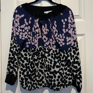 Diane Von Furstenberg blouse. Good condition. Size 8.